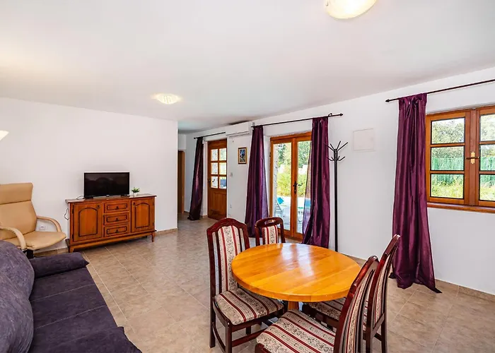 Pet Friendly In * Lisane Tinjske