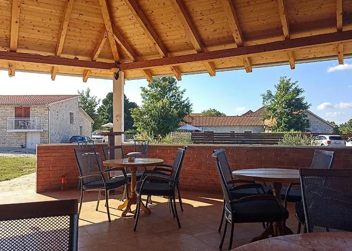 Pet Friendly In Tatil Evi Lisane Tinjske