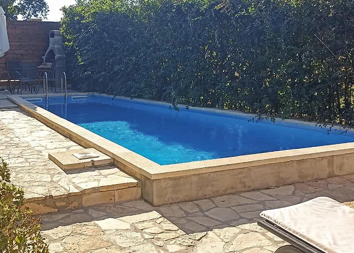 Pet Friendly In Nyaraló Lišane Tinjske