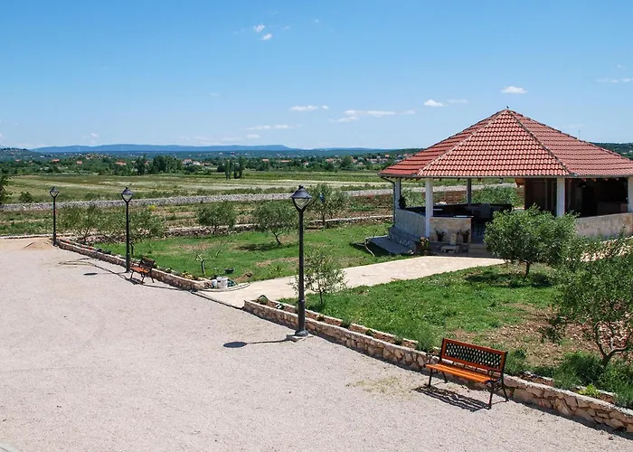 Pet Friendly In Lišane Tinjske