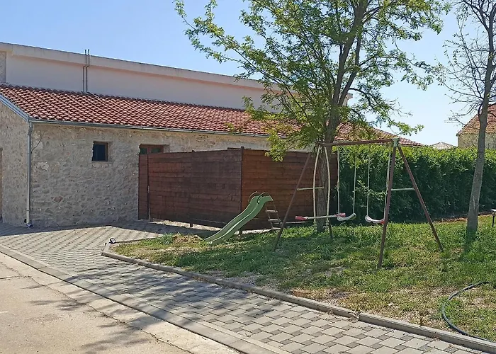 Pet Friendly In Lisane Tinjske